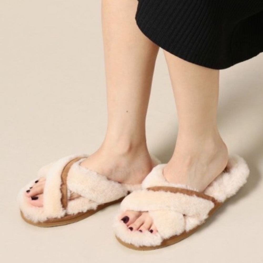 UGG Abela Slippers Natural